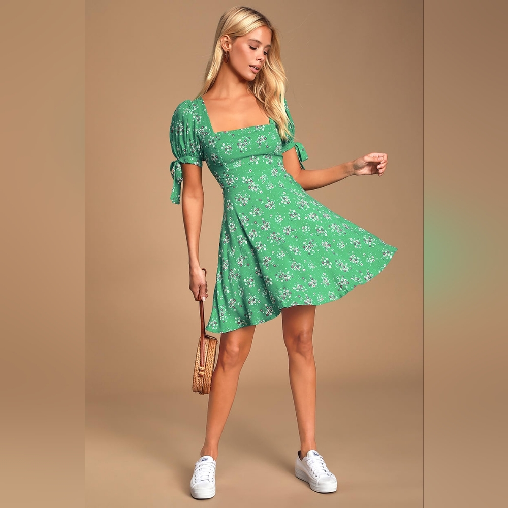 Lulus - Camellia Curtsies Green Floral Print Skater Dress - Size M